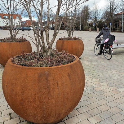 1000mm Raised Sphere Shaped Outdoor Metal Planter For Shopping Mall