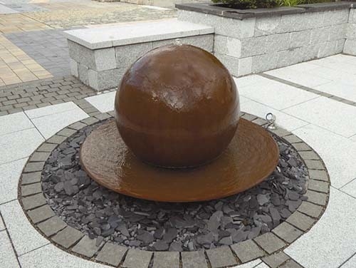 Outdoor Rusty Corten Steel Garden Fountain Ball Shaped Waterfall