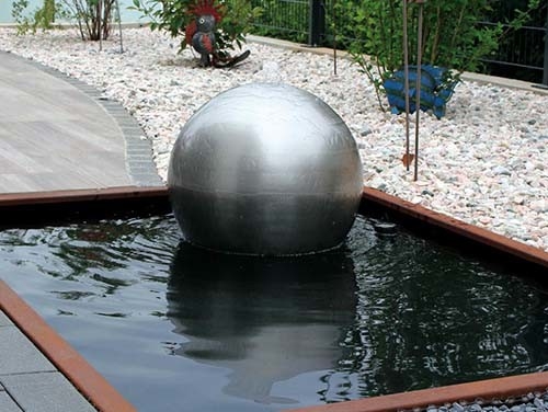 Outdoor Rusty Corten Steel Garden Fountain Ball Shaped Waterfall