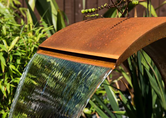65cm Rusted Ball Water Fountain Customized Exterior Decoration