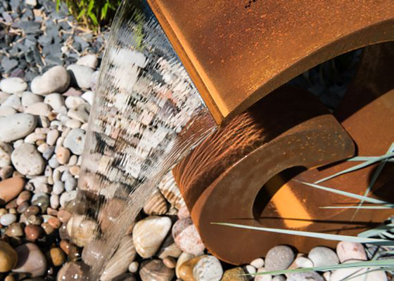 65cm Rusted Ball Water Fountain Customized Exterior Decoration