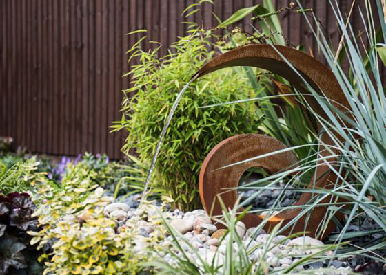 65cm Rusted Ball Water Fountain Customized Exterior Decoration