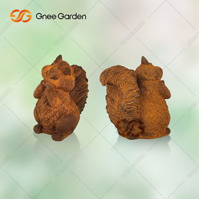 OEM ODM Outdoor Metal Sculpture Squirrel Garden Ornament Hand Crafted