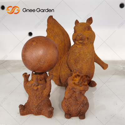 OEM ODM Outdoor Metal Sculpture Squirrel Garden Ornament Hand Crafted